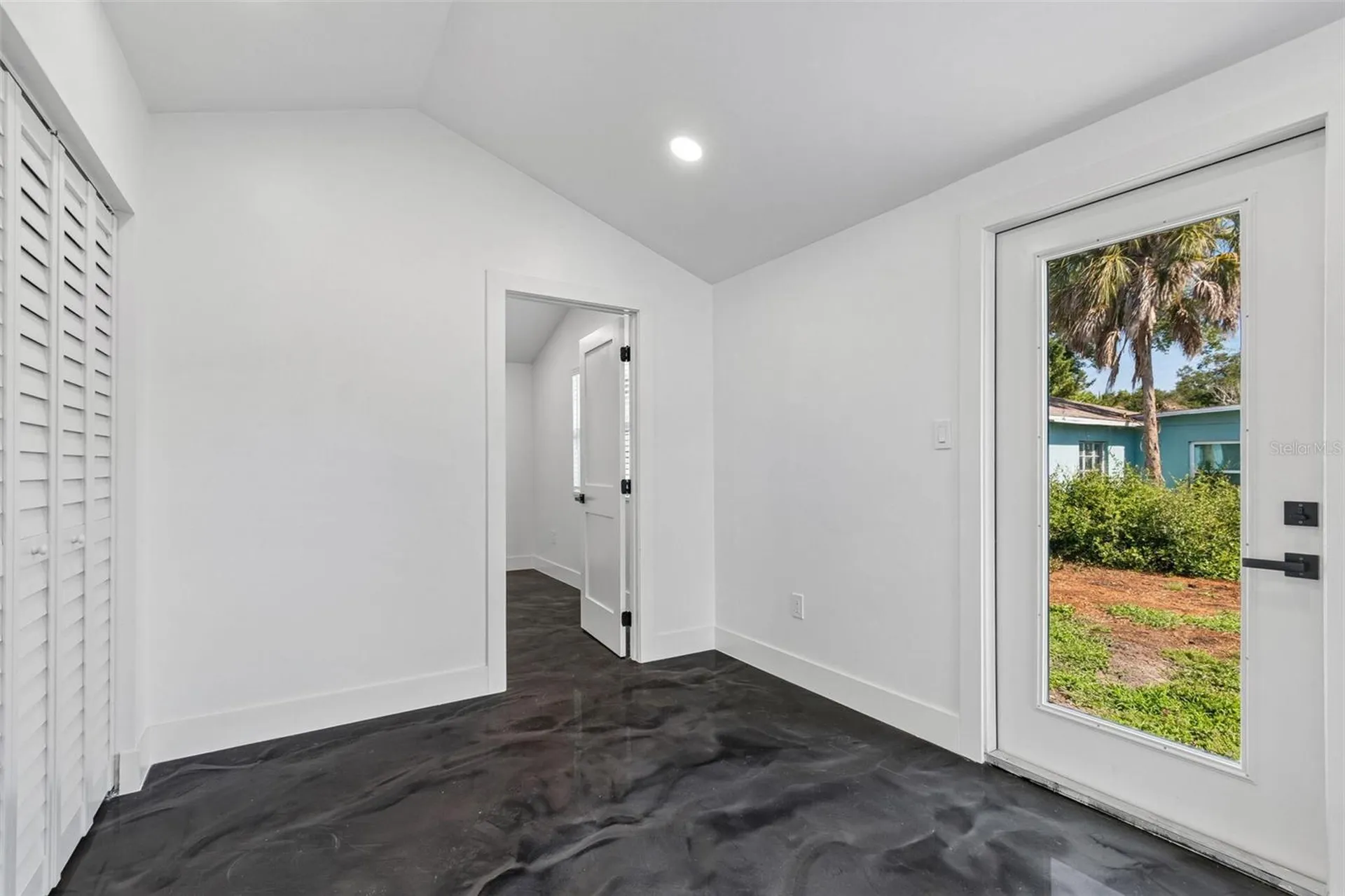4125 Grove St Petersburg FL 33705