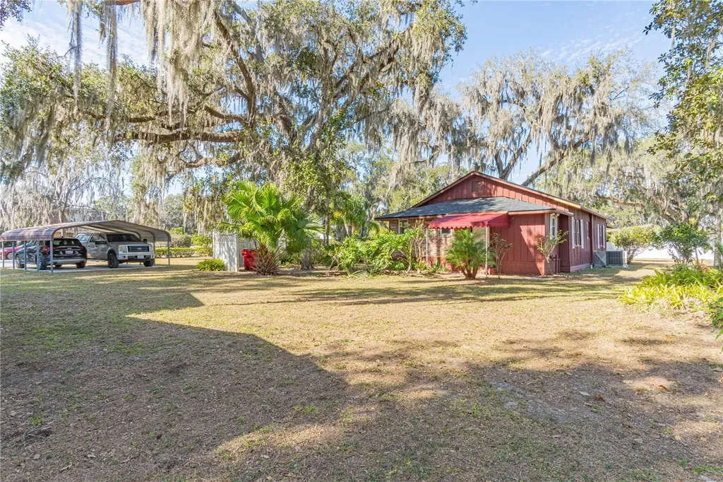 1175 Cr 463b Lake Panasoffkee FL 33538