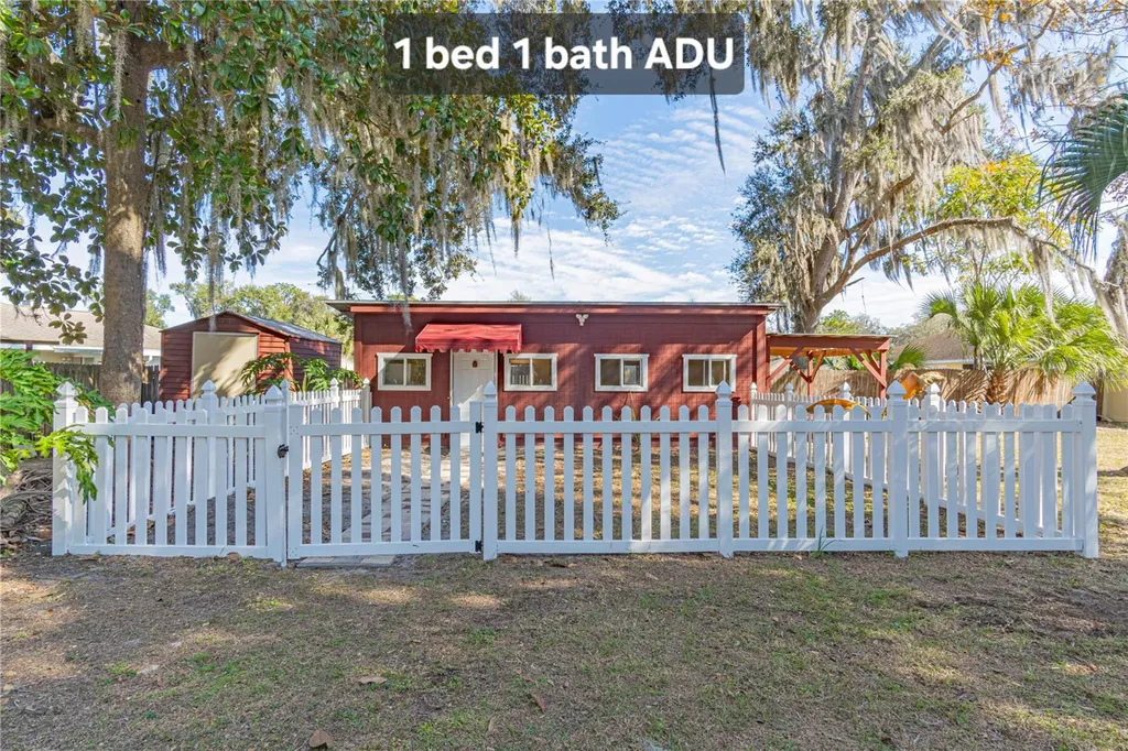 1175 Cr 463b Lake Panasoffkee FL 33538