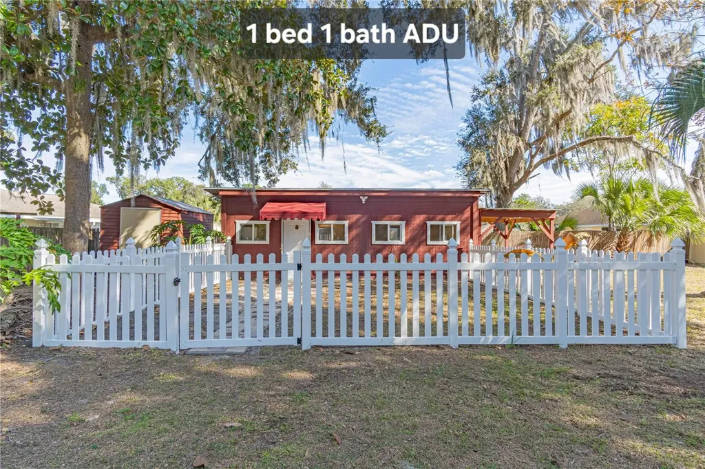 1175 Cr 463b Lake Panasoffkee FL 33538