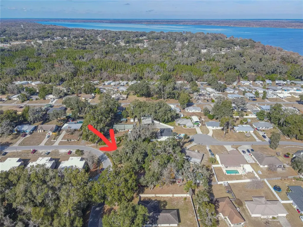 1175 Cr 463b Lake Panasoffkee FL 33538