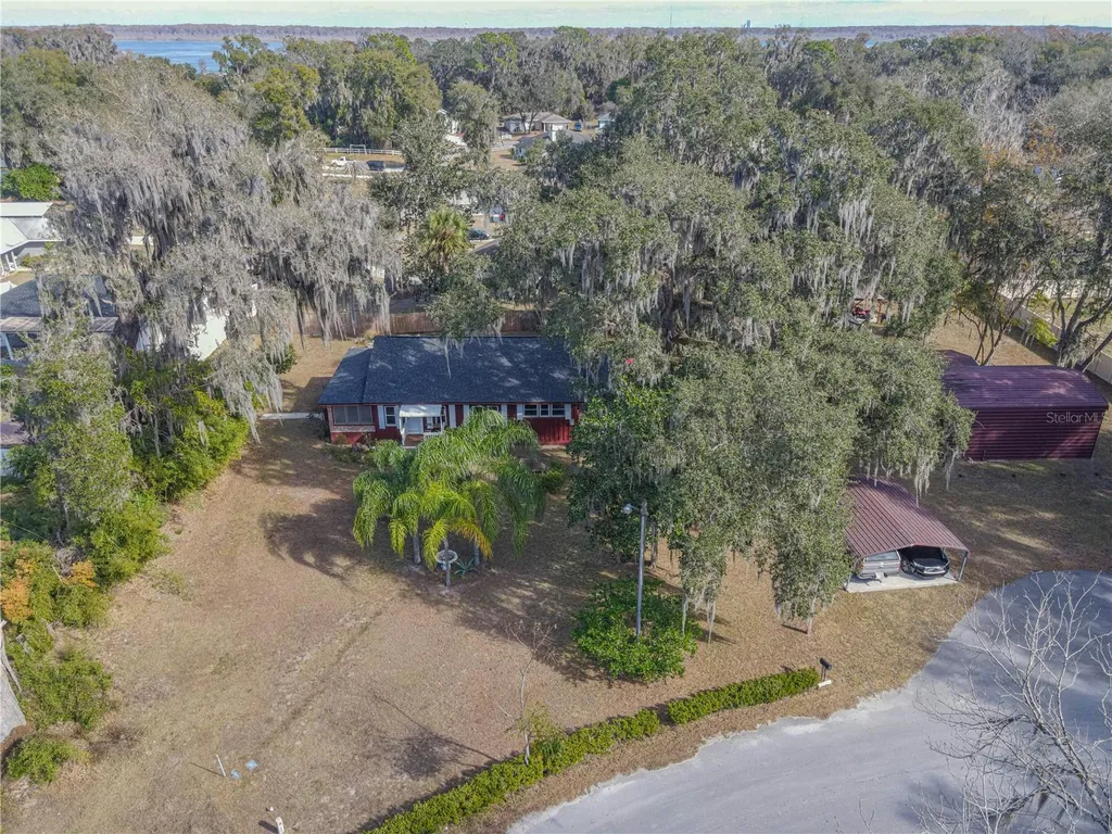 1175 Cr 463b Lake Panasoffkee FL 33538