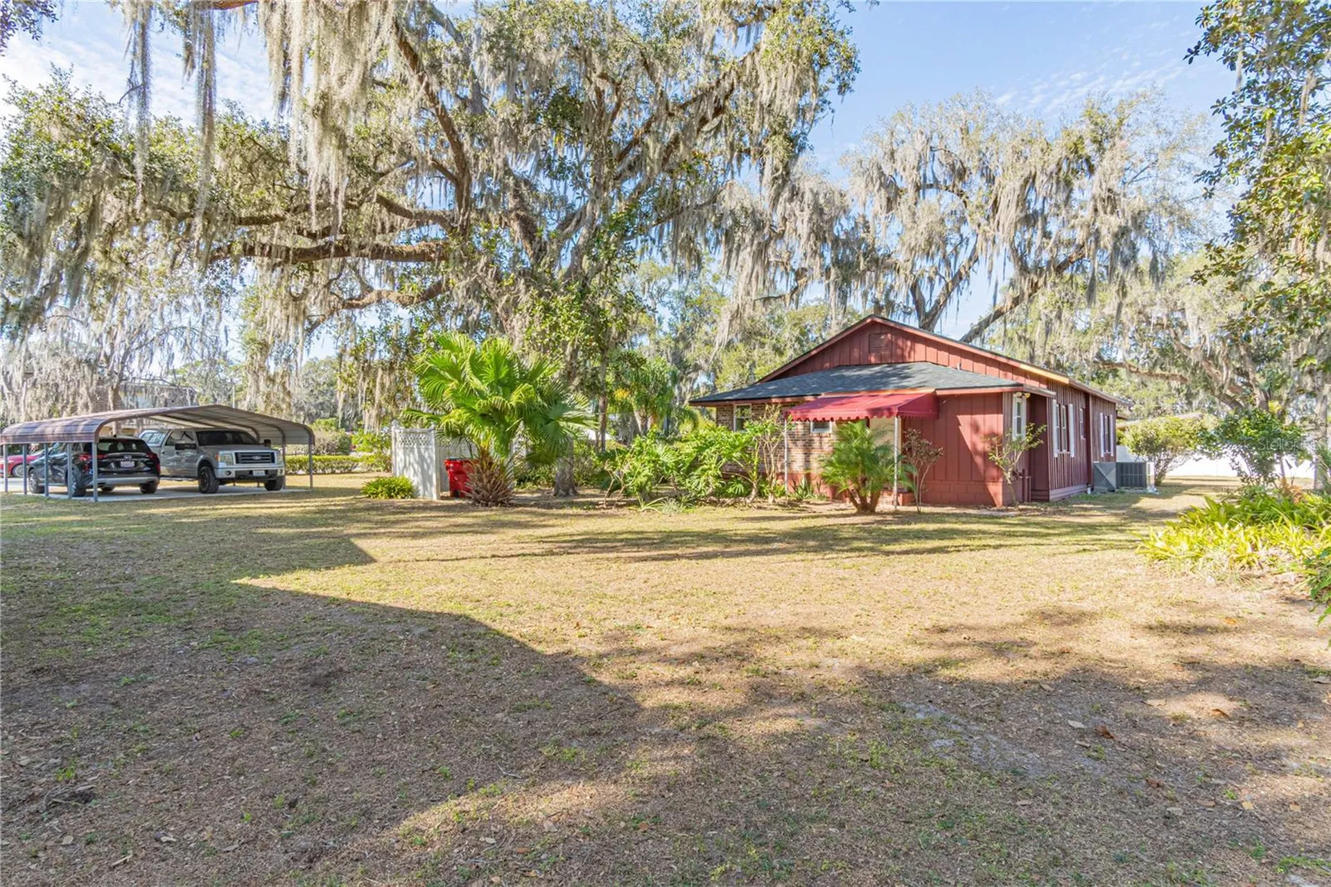 1175 Cr 463b Lake Panasoffkee FL 33538