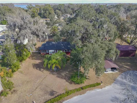 1175 Cr 463b Lake Panasoffkee FL 33538