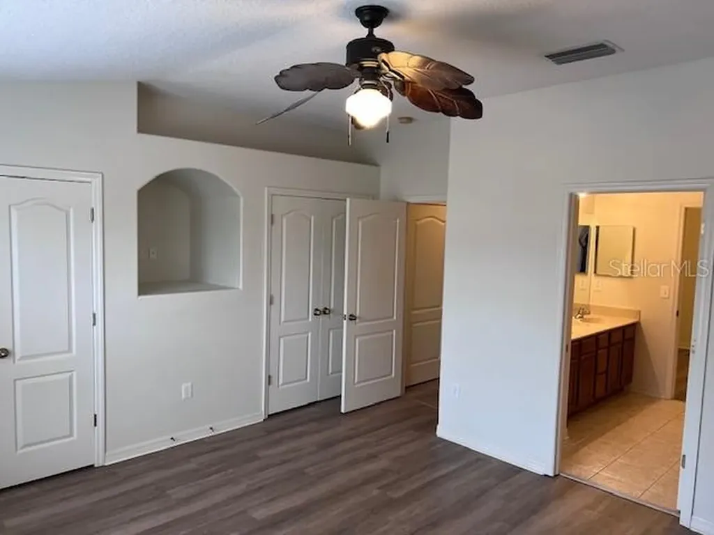 1140 Hillhurst Drive Wesley Chapel FL 33543