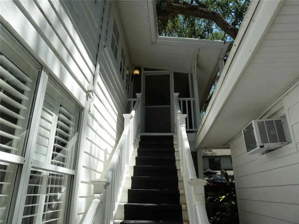 3302 W Villa Rosa Street Tampa FL 33611