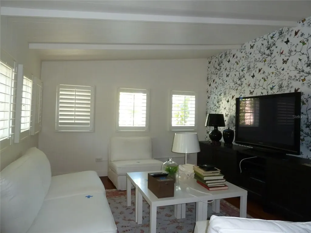 3302 W Villa Rosa Street Tampa FL 33611