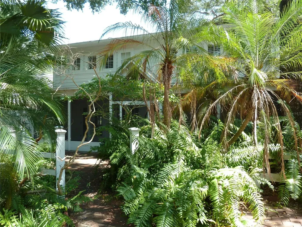 3302 W Villa Rosa Street Tampa FL 33611