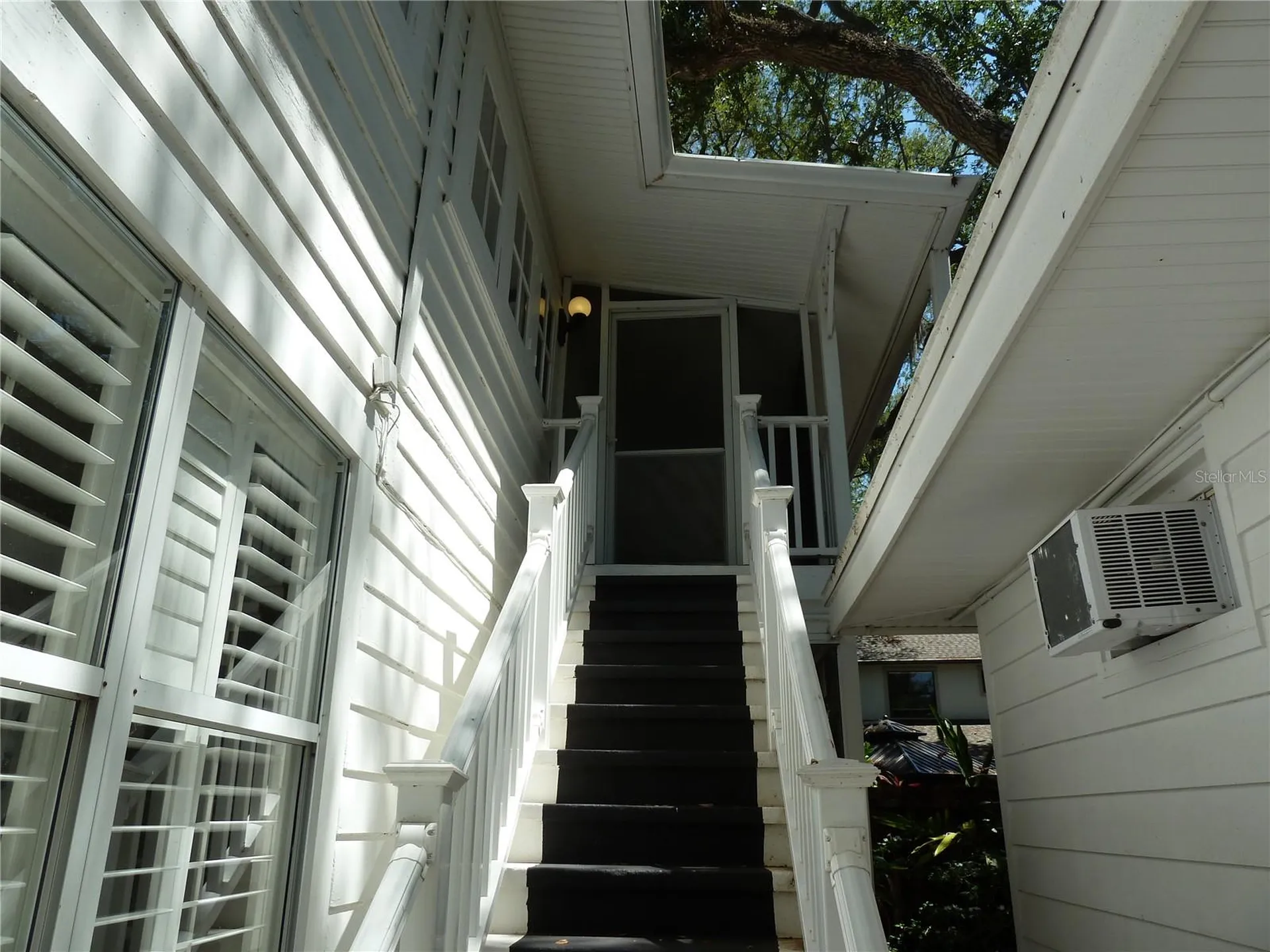 3302 W Villa Rosa Street Tampa FL 33611
