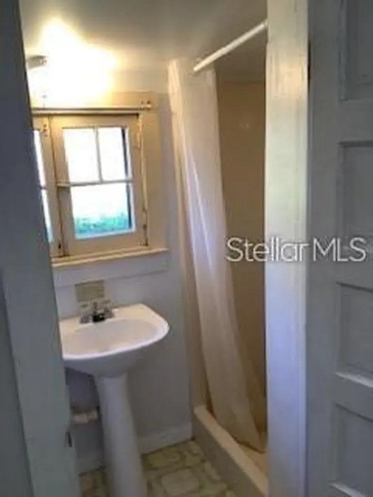 16 W Laurel Oak Drive Eustis FL 32726
