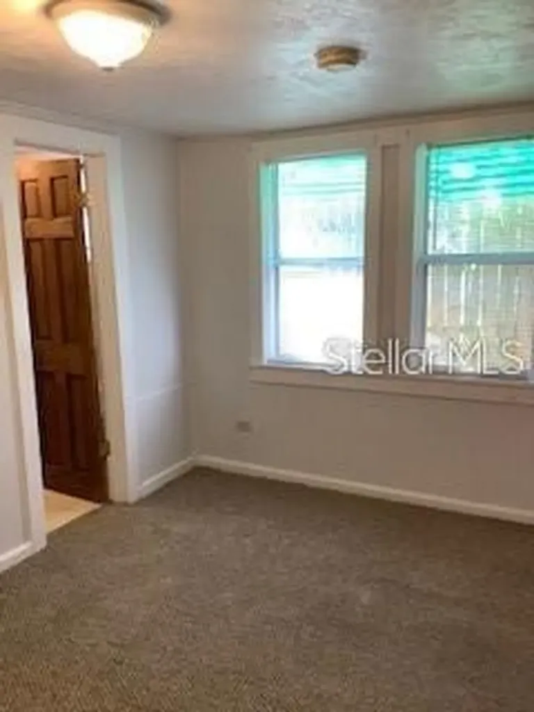 16 W Laurel Oak Drive Eustis FL 32726