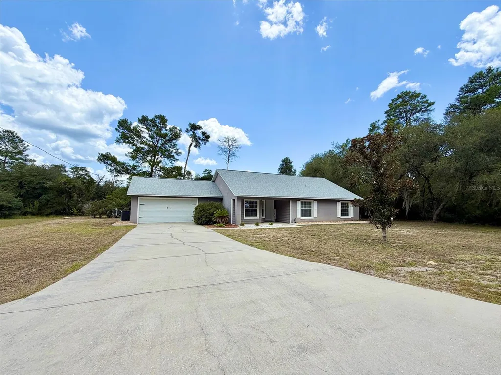 13 Fisher Trail Terrace Ocklawaha FL 32179