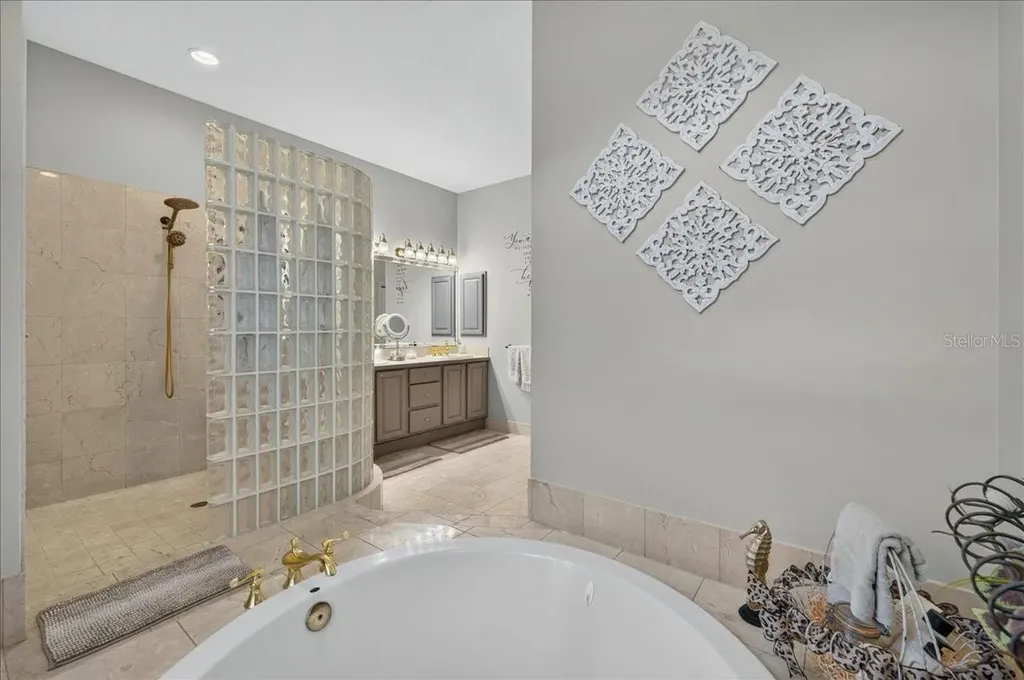 3874 Crescent Cove Place Tarpon Springs FL 34688