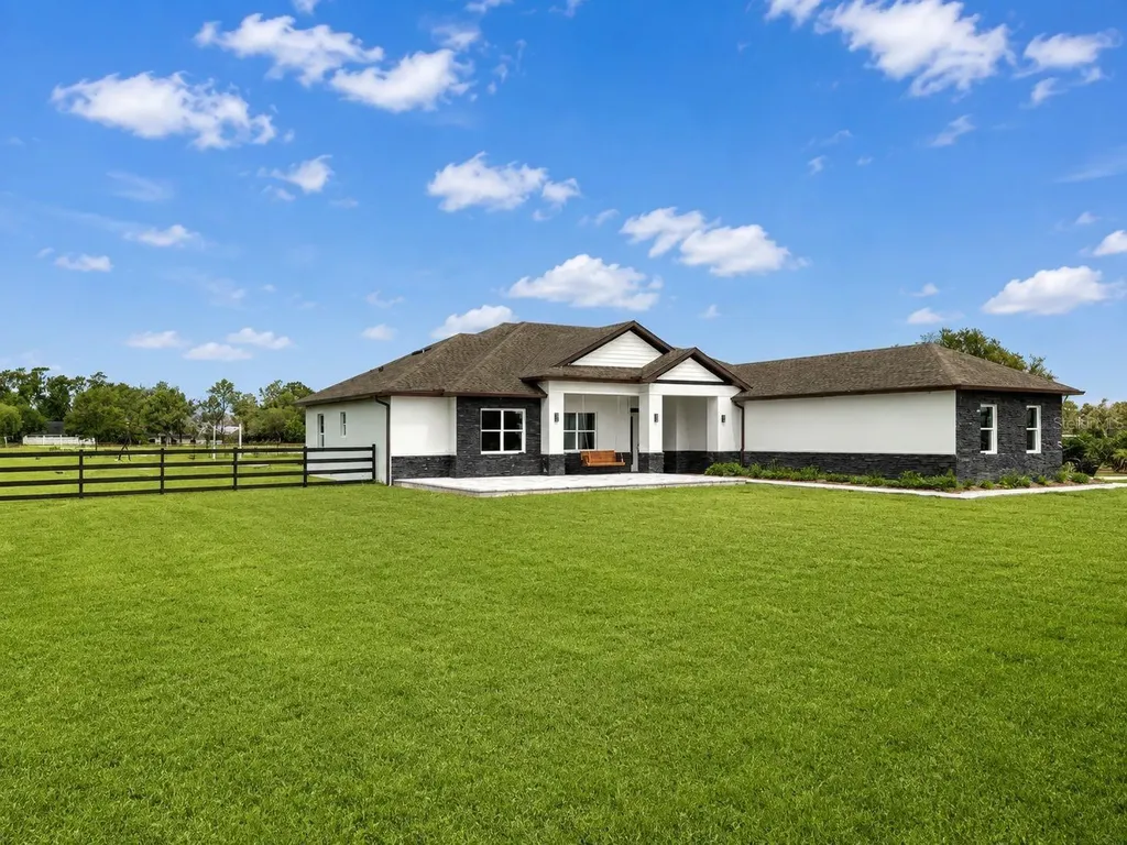 29121 Can Do Lane Tavares FL 32778