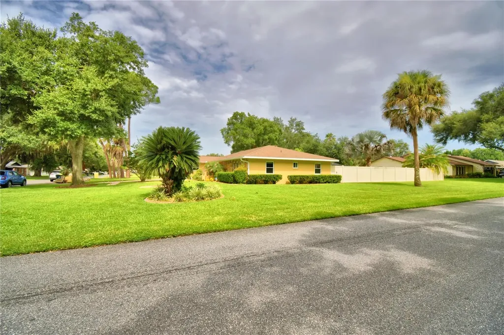 902 Crestview Drive Auburndale FL 33823