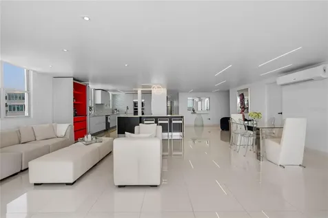 1379 Paseo Don Juan San Juan PR 00921