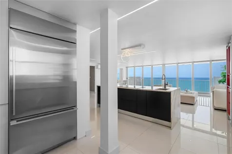 1379 Paseo Don Juan San Juan PR 00921