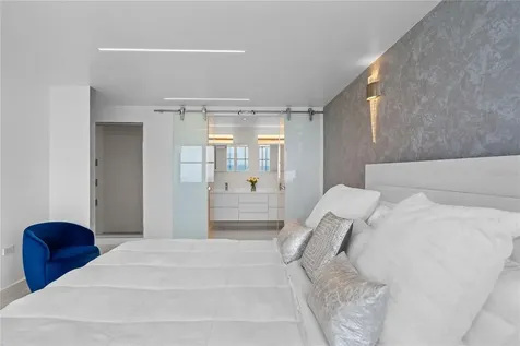 1379 Paseo Don Juan San Juan PR 00921