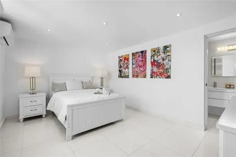 1379 Paseo Don Juan San Juan PR 00921