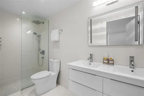 1379 Paseo Don Juan San Juan PR 00921