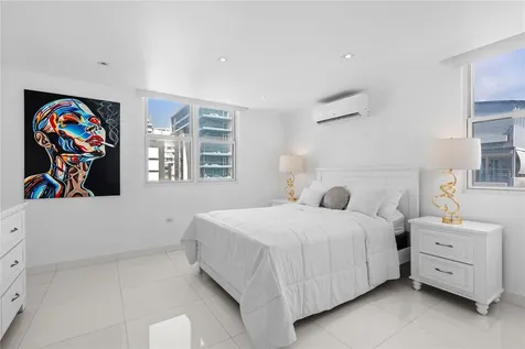 1379 Paseo Don Juan San Juan PR 00921