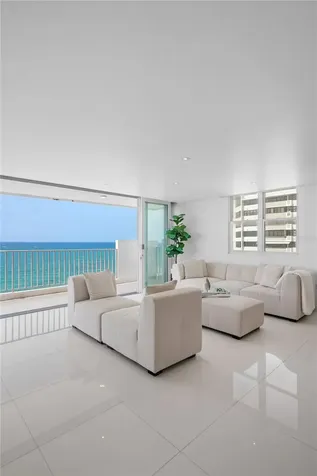 1379 Paseo Don Juan San Juan PR 00921