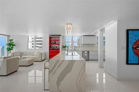 1379 Paseo Don Juan San Juan PR 00921