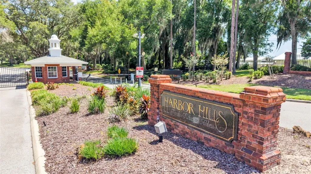 5701 Crestview Drive Lady Lake FL 32159