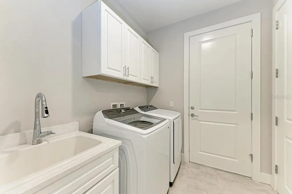 10016 Rembrandt Way Bradenton FL 34212