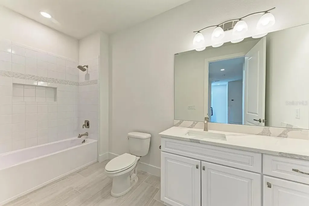 10016 Rembrandt Way Bradenton FL 34201