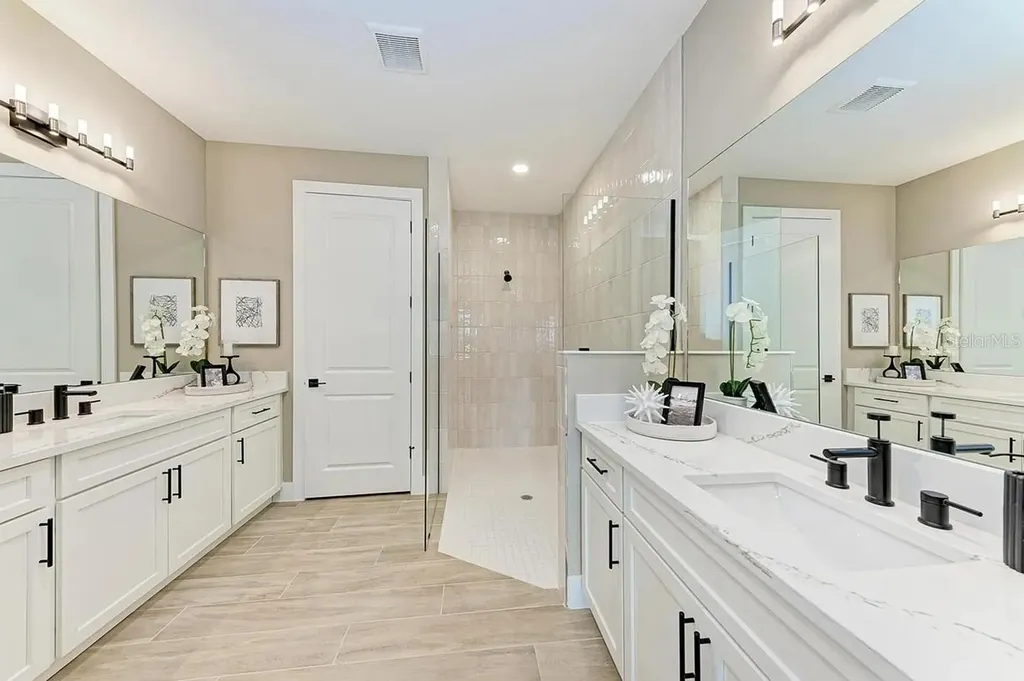 10016 Rembrandt Way Bradenton FL 34201