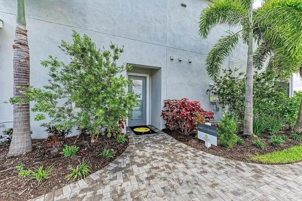 10016 Rembrandt Way Bradenton FL 34201