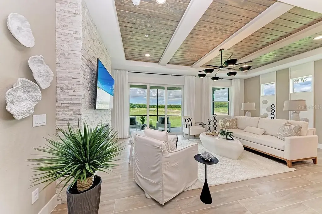 10016 Rembrandt Way Bradenton FL 34201