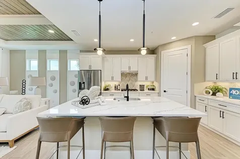 10016 Rembrandt Way Bradenton FL 34201
