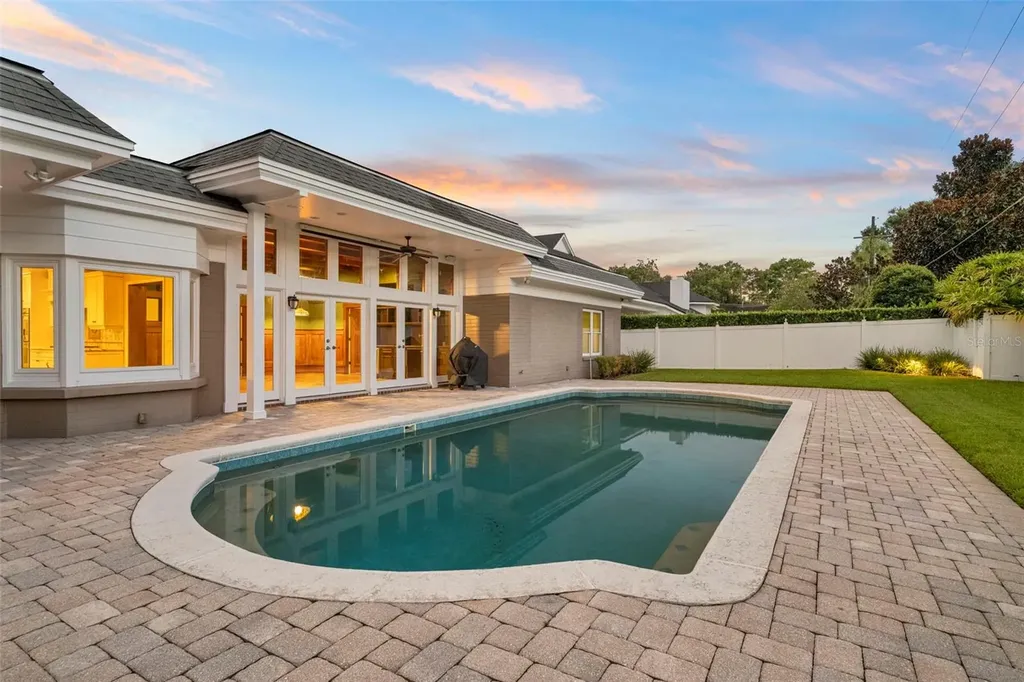 2410 Lake Shore Drive Orlando FL 32803