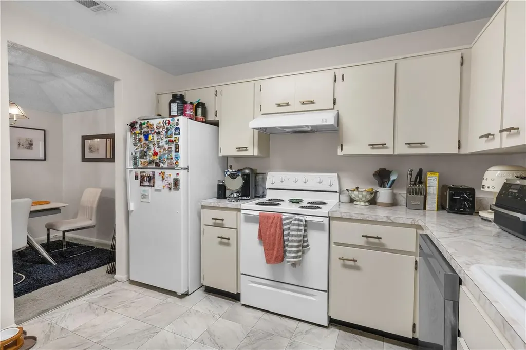 11942 Skylake Place Tampa FL 33617