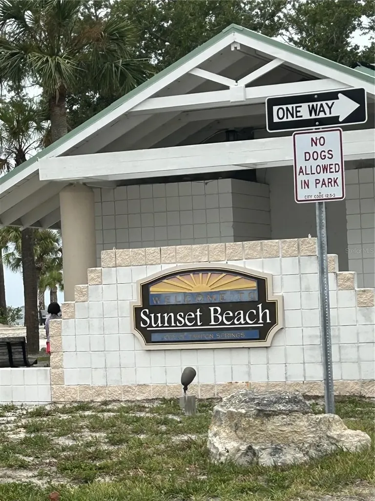 1612 Gulf Beach Boulevard Tarpon Springs FL 34689