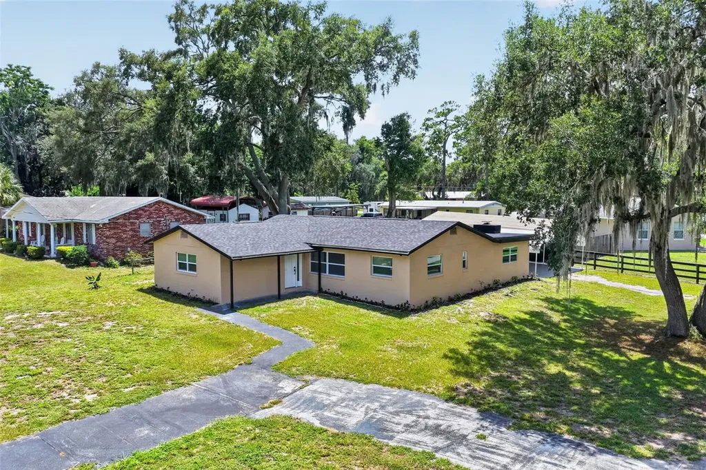 708 Cindy Avenue Fruitland Park FL 34731