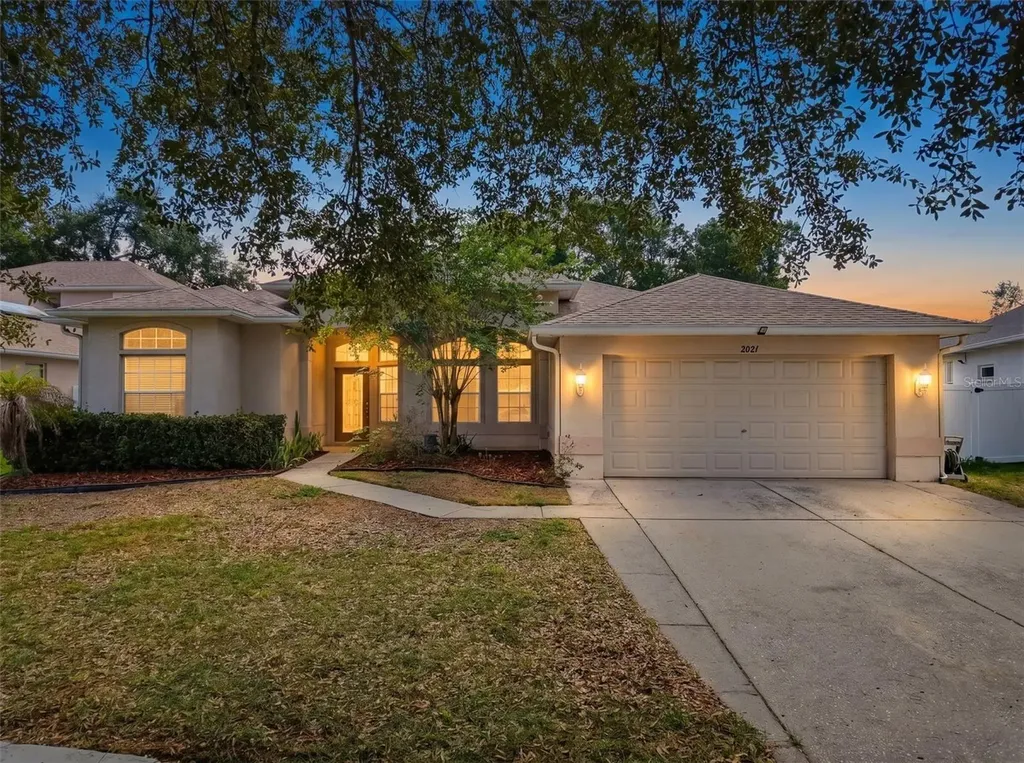2021 Rutherford Drive Dover FL 33527