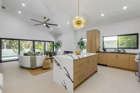 813 E 1st Avenue New Smyrna Beach FL 32169