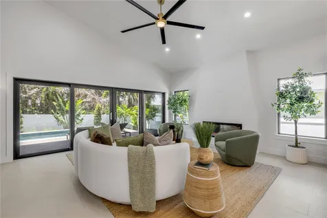 813 E 1st Avenue New Smyrna Beach FL 32169