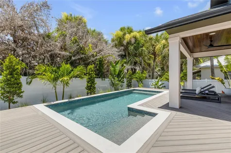 813 E 1st Avenue New Smyrna Beach FL 32169