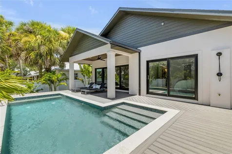 813 E 1st Avenue New Smyrna Beach FL 32169