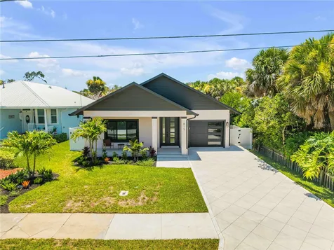 813 E 1st Avenue New Smyrna Beach FL 32169