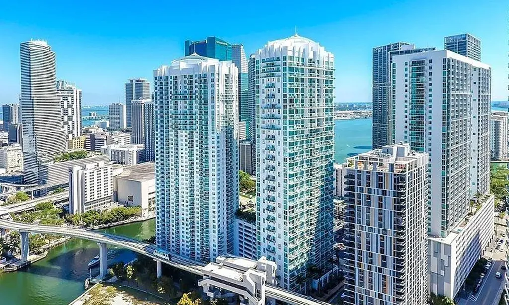 31 SE 5th Street Miami FL 33131