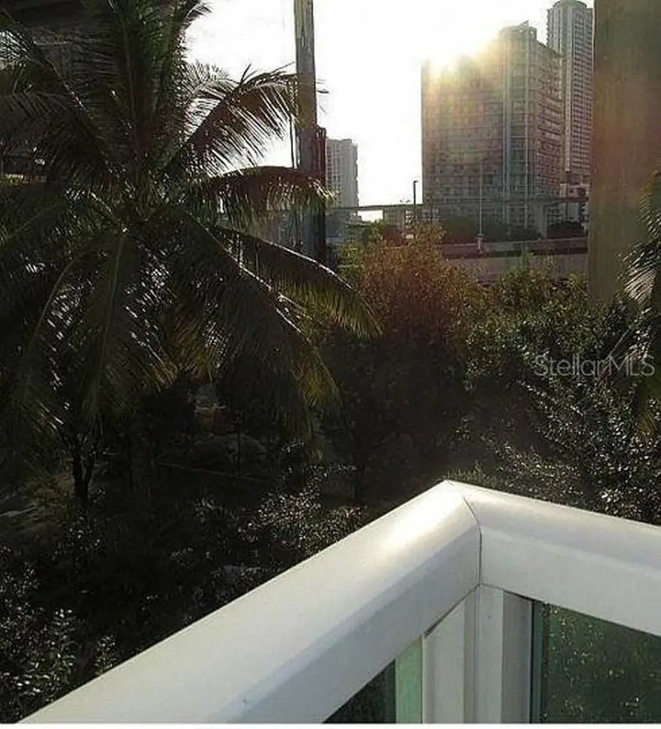 31 SE 5th Street Miami FL 33131