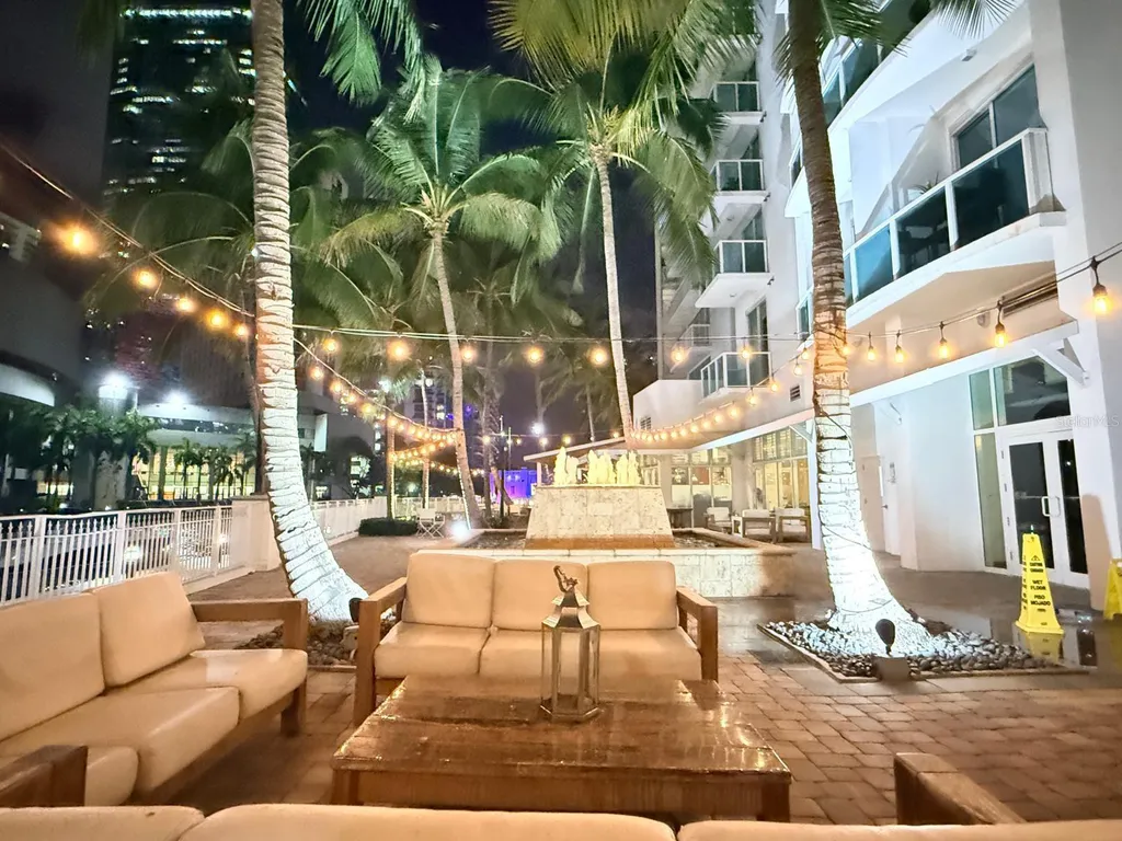31 SE 5th Street Miami FL 33131