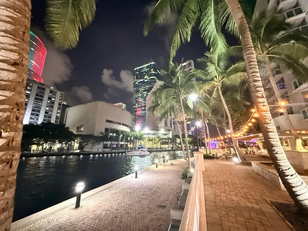 31 SE 5th Street Miami FL 33131