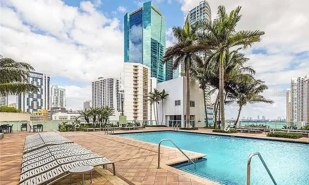 31 SE 5th Street Miami FL 33131