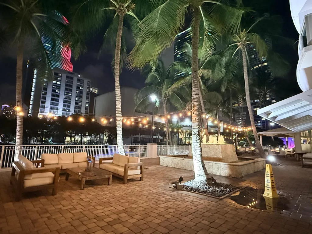 31 SE 5th Street Miami FL 33131